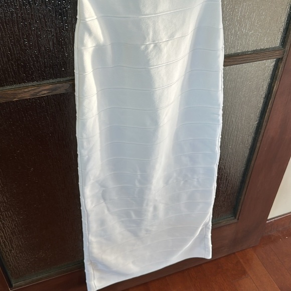 Herve Leger - White Halter Icon Gown size Small. - Picture 8 of 11